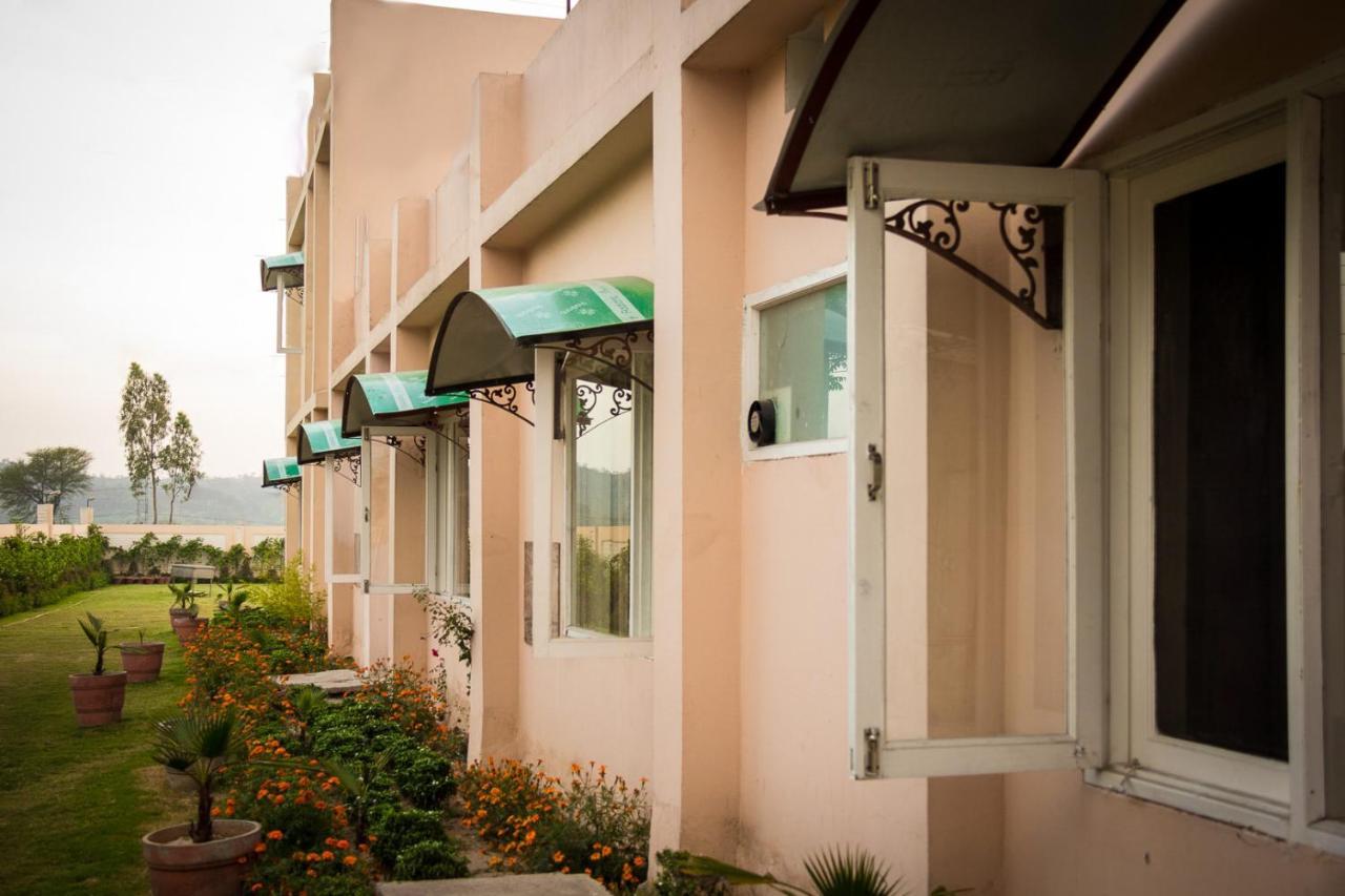 The Baghban Hotel & Resort, Baddi Exterior foto